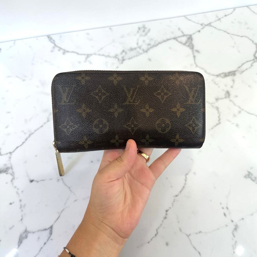 Louis Vuitton Long Zippy Wallet in Monogram